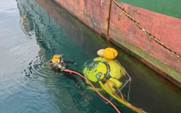 MAJ - Système de nettoyage à l'eau avec scaphandrier